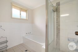 26 Craigends Ln, Hillvue NSW 2340, Australia