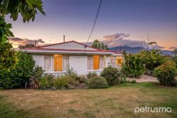 137 Derwent Ave, Lindisfarne TAS 7015, Australia