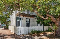 11 Emerald St, Hamilton North NSW 2292, Australia