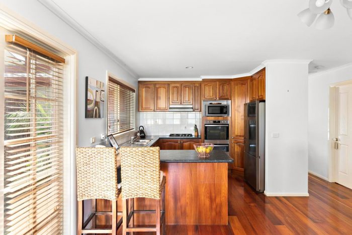 10 Gowanbrae Dr, Gowanbrae VIC 3043, Australia