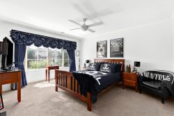 10 Gowanbrae Dr, Gowanbrae VIC 3043, Australia