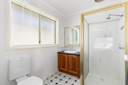 10 Gowanbrae Dr, Gowanbrae VIC 3043, Australia