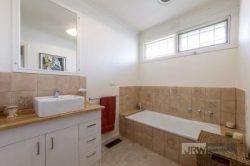 4 Henry Rd, Wantirna South VIC 3152, Australia