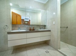 29 Highfields Rd, Highfields QLD 4352, Australia