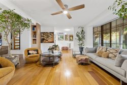 27 Greenpark Rd, Alexander Heights WA 6064, Australia