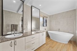 27 Greenpark Rd, Alexander Heights WA 6064, Australia