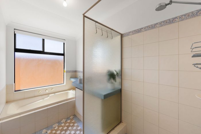 3 La Salle Rd, Alexander Heights WA 6064, Australia