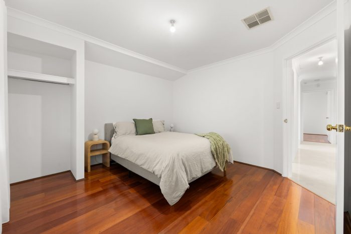 3 La Salle Rd, Alexander Heights WA 6064, Australia