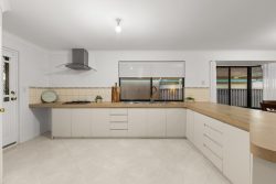 3 La Salle Rd, Alexander Heights WA 6064, Australia