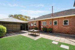 11 Auburn Ave, Myrtle Bank SA 5064, Australia