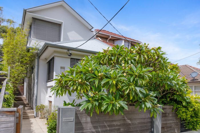 10 Knowles Ave, North Bondi NSW 2026, Australia