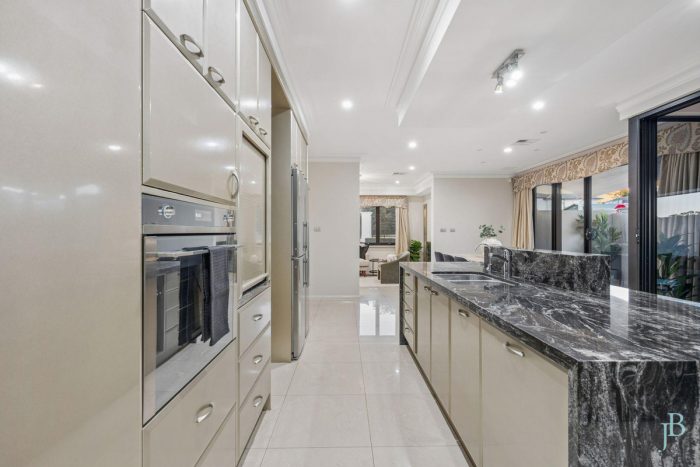 95 Todd Ave, Como WA 6152, Australia