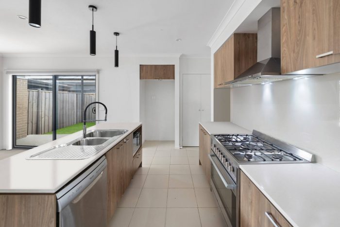 24 Horsley St, Thornhill Park VIC 3335, Australia