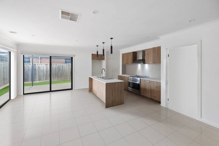 24 Horsley St, Thornhill Park VIC 3335, Australia