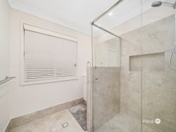 14 Murphy St, Scarborough QLD 4020, Australia