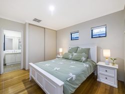 5B Wollong Pl, Nollamara WA 6061, Australia