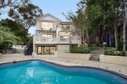 12 Raheen Dr, Kew VIC 3101, Australia