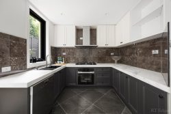 12 Raheen Dr, Kew VIC 3101, Australia