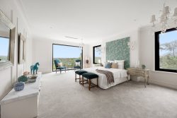 12 Raheen Dr, Kew VIC 3101, Australia