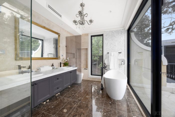 12 Raheen Dr, Kew VIC 3101, Australia