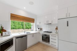 10 Robins Creek Dr, Horsley NSW 2530, Australia