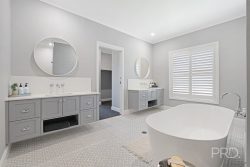 8 Rodeo Dr, Hillvue NSW 2340, Australia