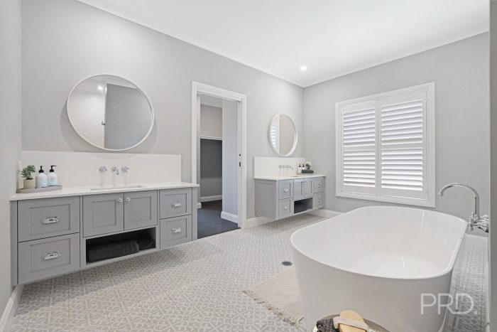 8 Rodeo Dr, Hillvue NSW 2340, Australia