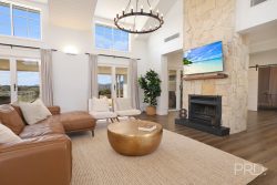 8 Rodeo Dr, Hillvue NSW 2340, Australia