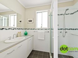 12 Sixth Ave, Green Point NSW 2251, Australia