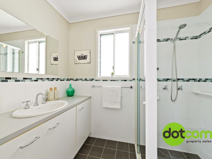 12 Sixth Ave, Green Point NSW 2251, Australia