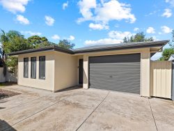 18A Gerard St, Christie Downs SA 5164, Australia