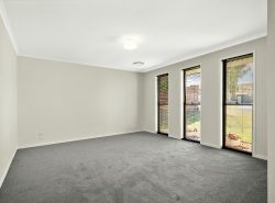 19 Ace Dr, Glenvale QLD 4350, Australia