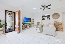 20 Boulevard Pl, Hillvue NSW 2340, Australia