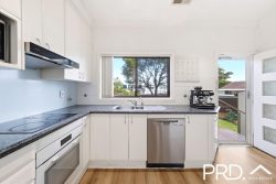 2 Drysdale Ave, Picnic Point NSW 2213, Australia