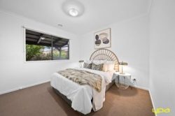 29 Elmsford Cres, Cranbourne West VIC 3977, Australia