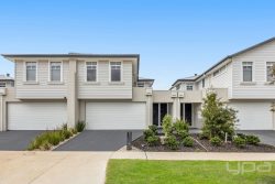 66 Fairmont Cr, Fraser Rise VIC 3336, Australia