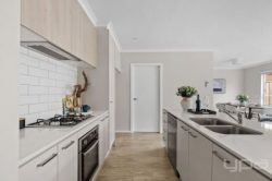66 Fairmont Cr, Fraser Rise VIC 3336, Australia
