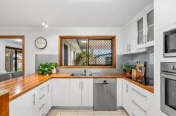 13 Dixon Ct, Beaconsfield QLD 4740, Australia