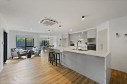 11 Royal Blvd, Glenella QLD 4740, Australia