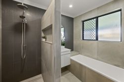 11 Royal Blvd, Glenella QLD 4740, Australia