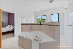 5 Harbour Dr, Broulee NSW 2537, Australia