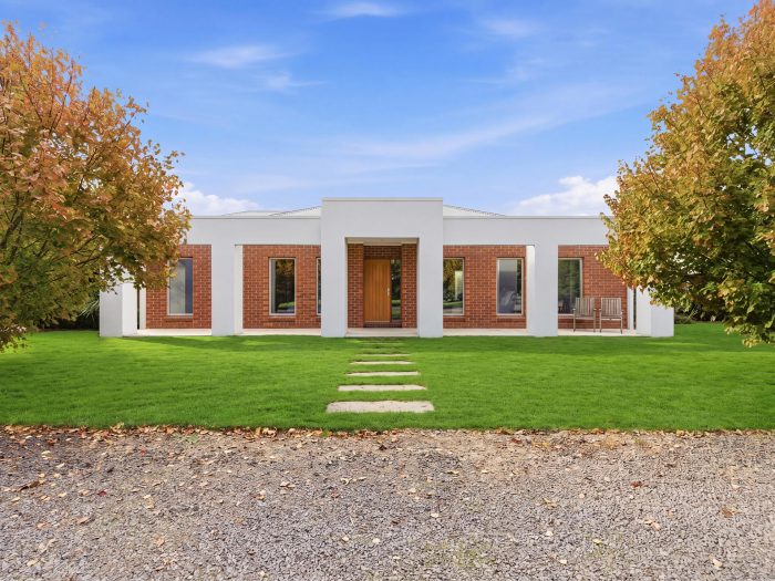 42 Cilmery Cres, Woodford VIC 3281, Australia