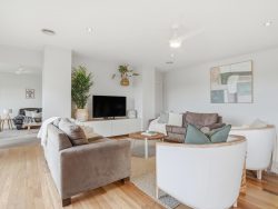 42 Cilmery Cres, Woodford VIC 3281, Australia