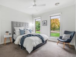 42 Cilmery Cres, Woodford VIC 3281, Australia