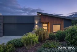 4 Lagoon View Court, Midway Point TAS 7171, Australia