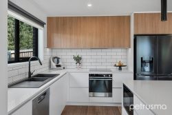 4 Lagoon View Court, Midway Point TAS 7171, Australia
