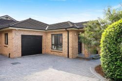 4A Berkeley St, Peakhurst Heights NSW 2210, Australia