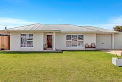 11 McRae Rd, Port Noarlunga South SA 5167, Australia