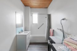 34 Oldham Ave, New Town TAS 7008, Australia