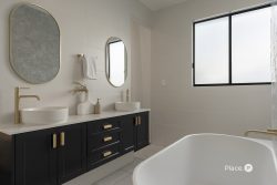 37 Brussels Ave, Morningside QLD 4170, Australia